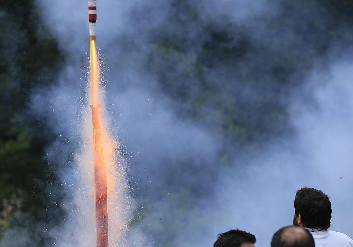 Voladores en la Descarga de Cangas del Narcea.