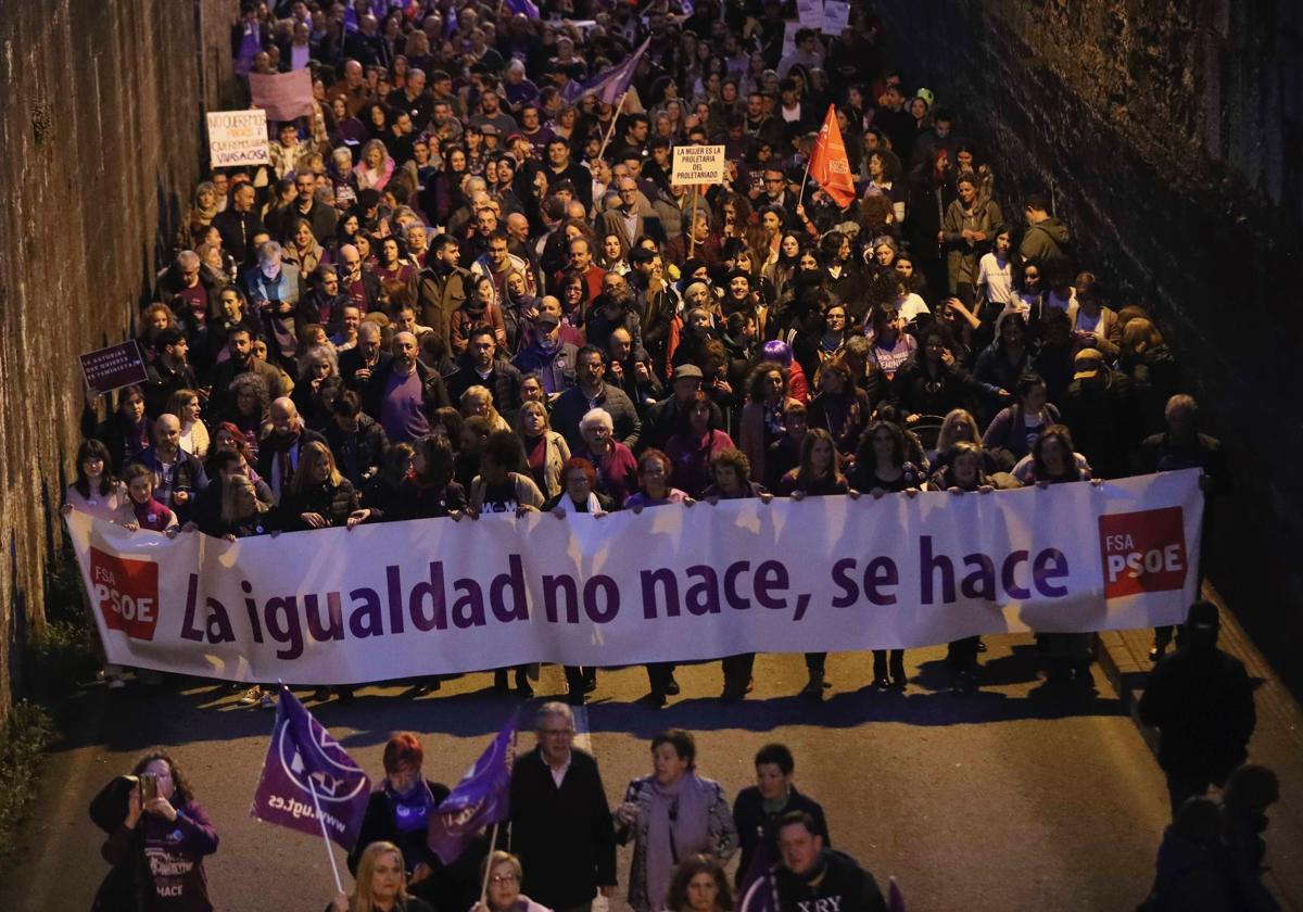 Manifestantes en Mieres.