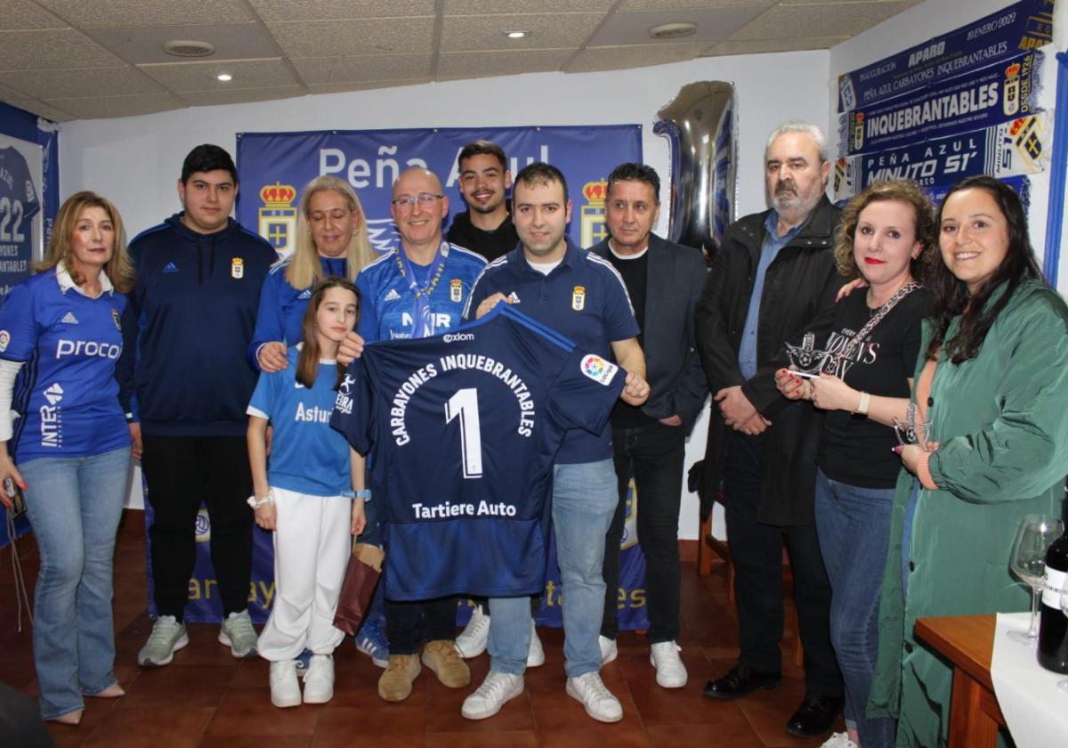 Foto de familia del acto de la peña oviedista.