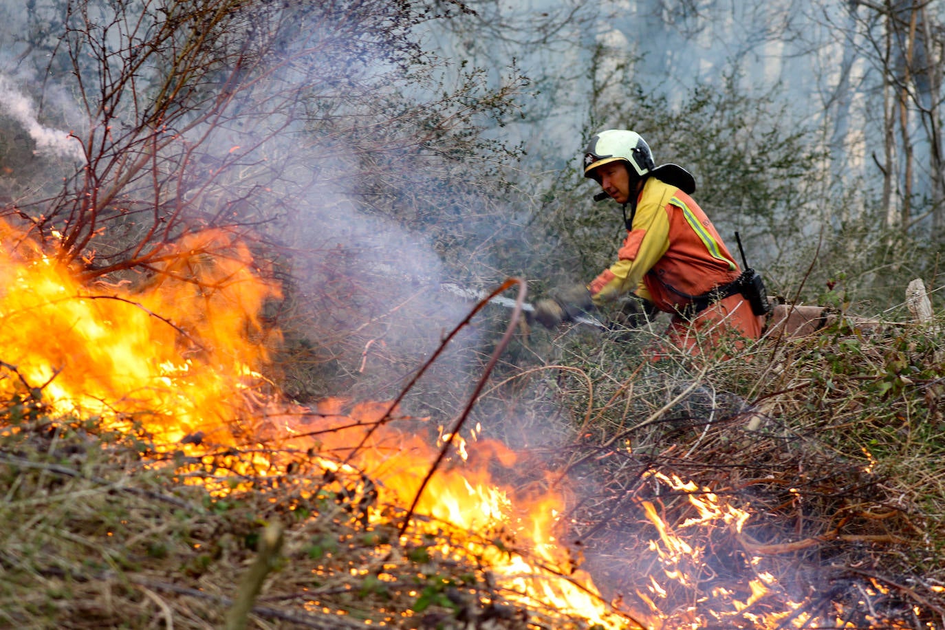 Lucha contra el fuego en Asturias