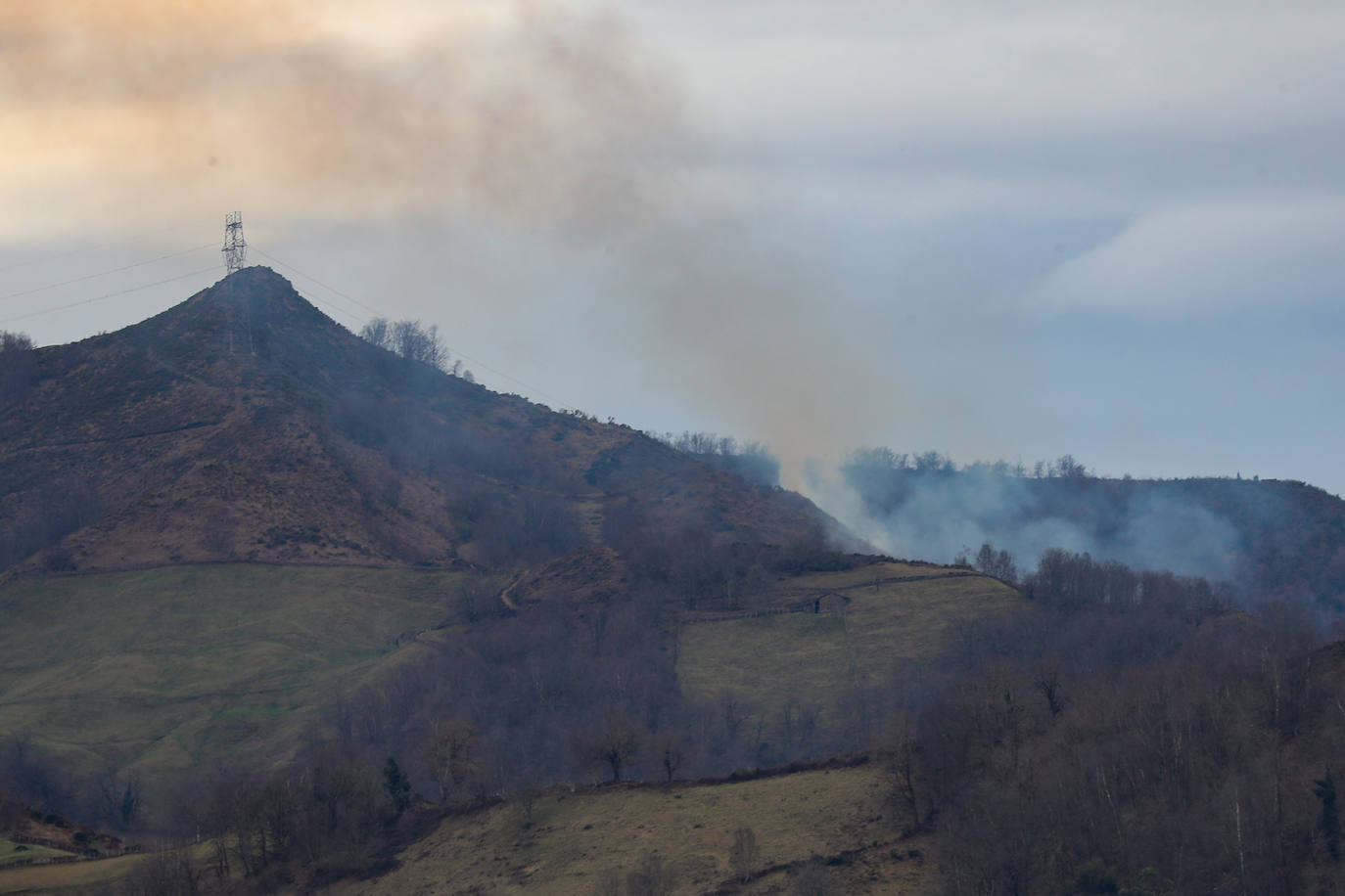 Lucha contra el fuego en Asturias