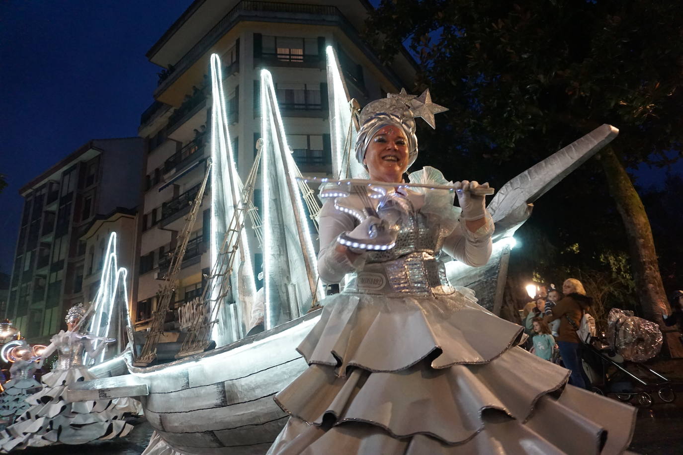 Diversión y colorido en el carnaval de Cangas de Onís