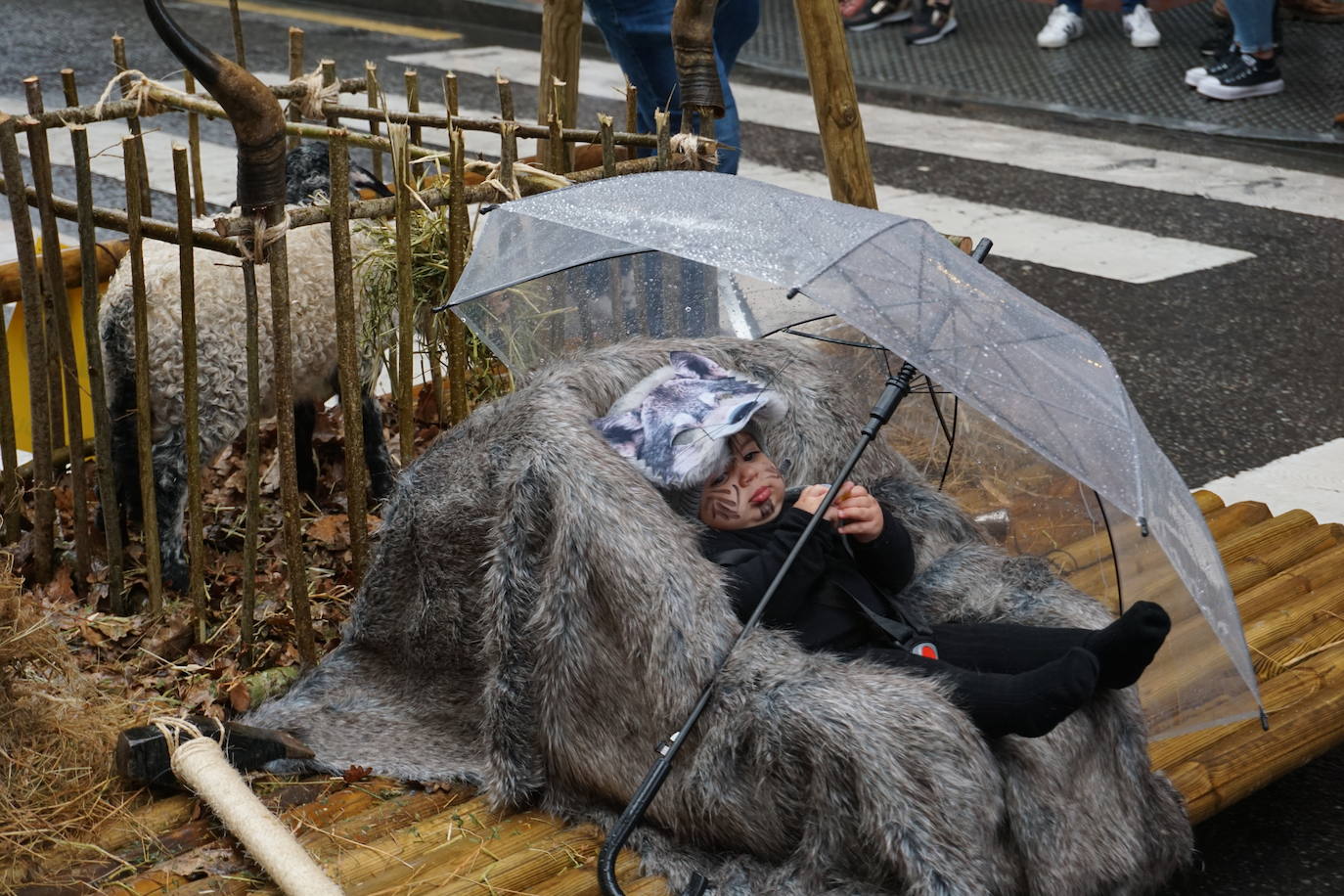 Diversión y colorido en el carnaval de Cangas de Onís