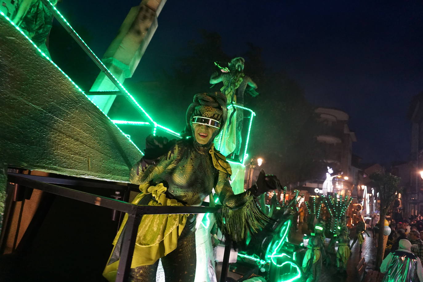 Diversión y colorido en el carnaval de Cangas de Onís