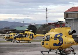 El despliegue de helicópteros del SESPA para el control de incendios de este sábado.