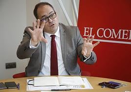 José Antonio Sebastián explica sus prioridades en el Corredor Atlántico en la sede de EL COMERCIO, en Gijón.