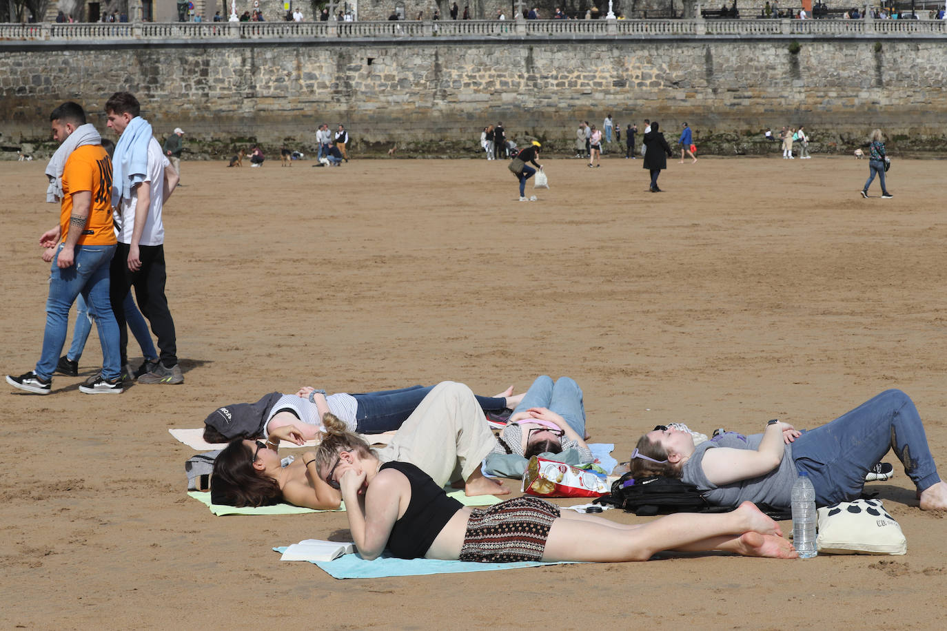 Día de playa a 25 grados en marzo