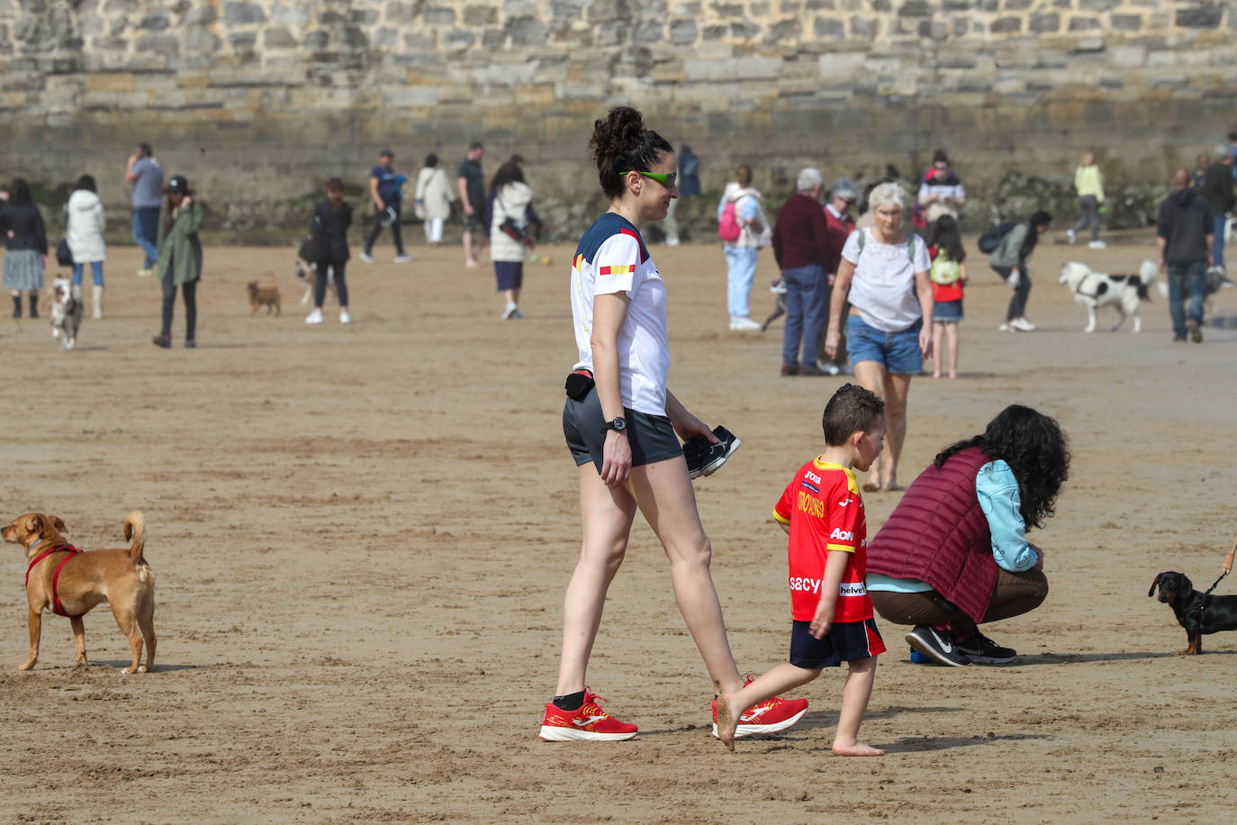 Día de playa a 25 grados en marzo