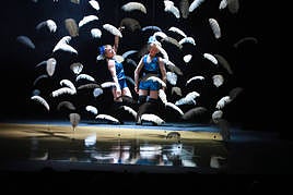 La compañía de Sol Picó durante su actuación de anoche en el Jovellanos.