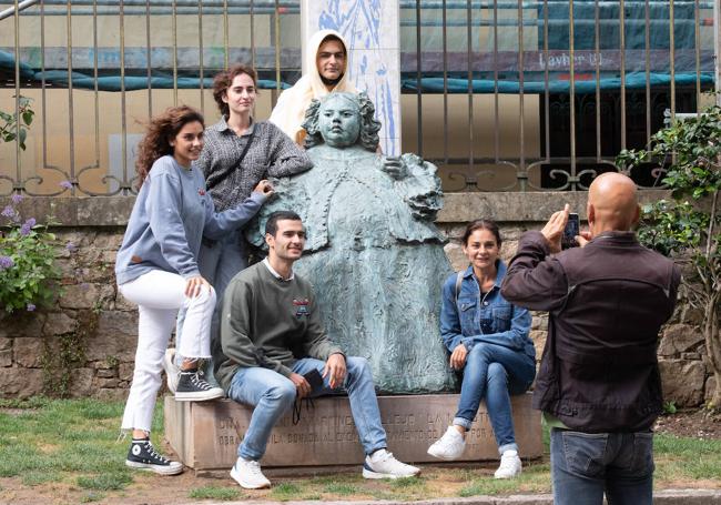 A su paso por Avilés, pueden hacerse una fotografía con la Monstrua.