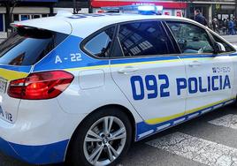 Un coche de la Policía Local de Oviedo.