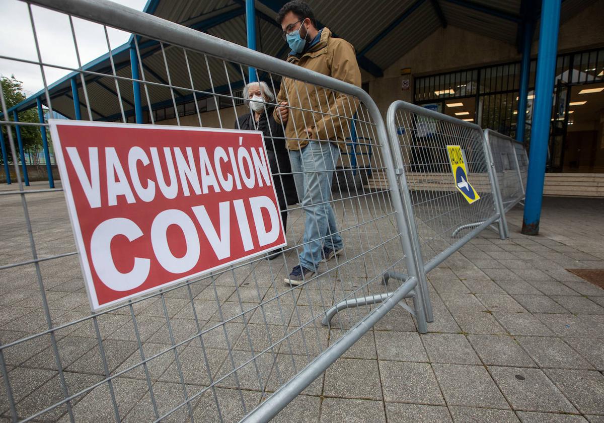 Punto contra la vacunación de la covid en Avilés.