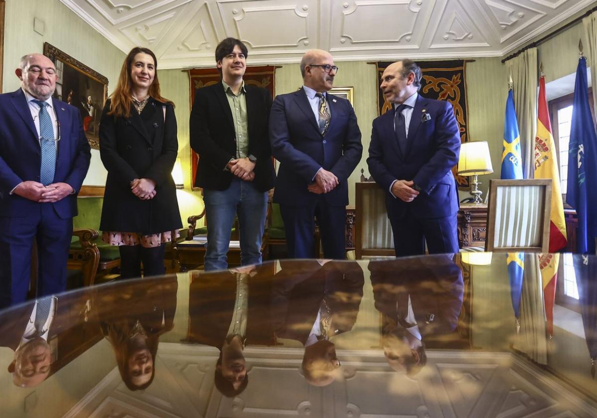 Por la izquierda, Antonio Fueyo, Cristina González, Borja Sánchez, Domènec Espriu e Ignacio Villaverde.