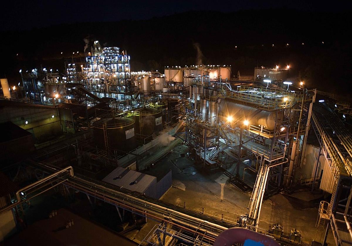 Instalaciones de Química del Nalón, en Trubia (Oviedo).