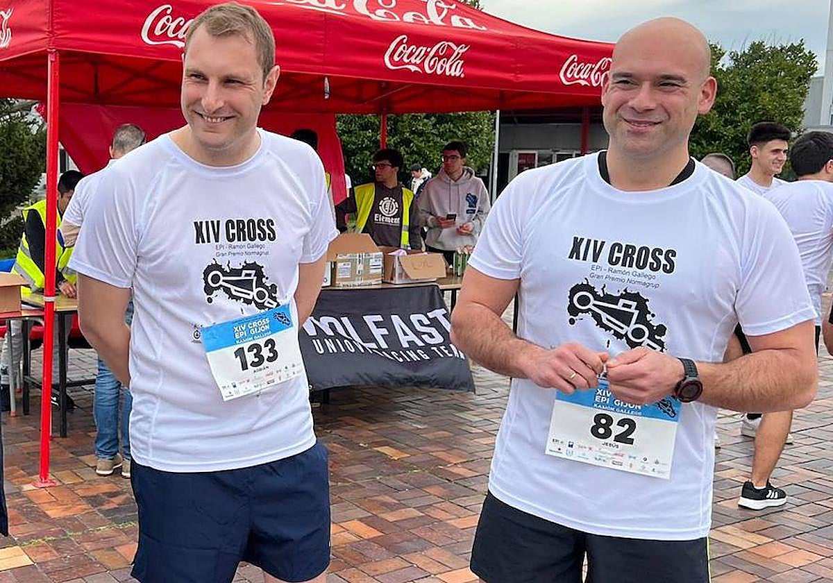 El diputado forista y candidato a la Presidencia del Principado, Adrián Pumares, y el portavoz municipal de Foro en Gijón, Jesús Martínez Salvador, esta mañana, en la EPI de Gijón