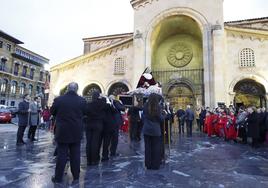 El traslado de la imagen de La Piedad anticipa las procesiones