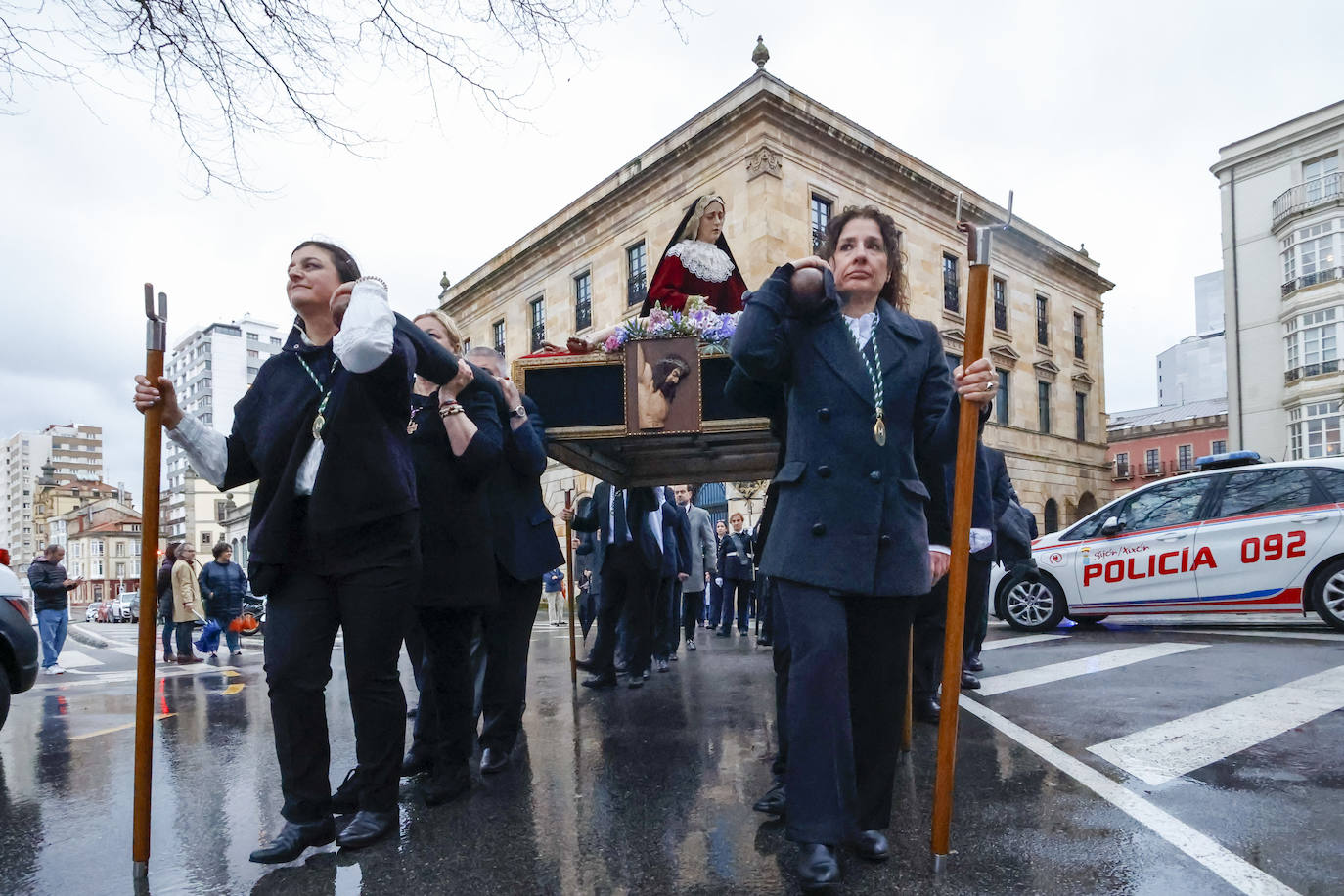 El traslado de la imagen de La Piedad anticipa las procesiones