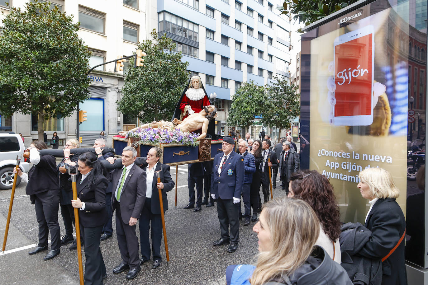 El traslado de la imagen de La Piedad anticipa las procesiones