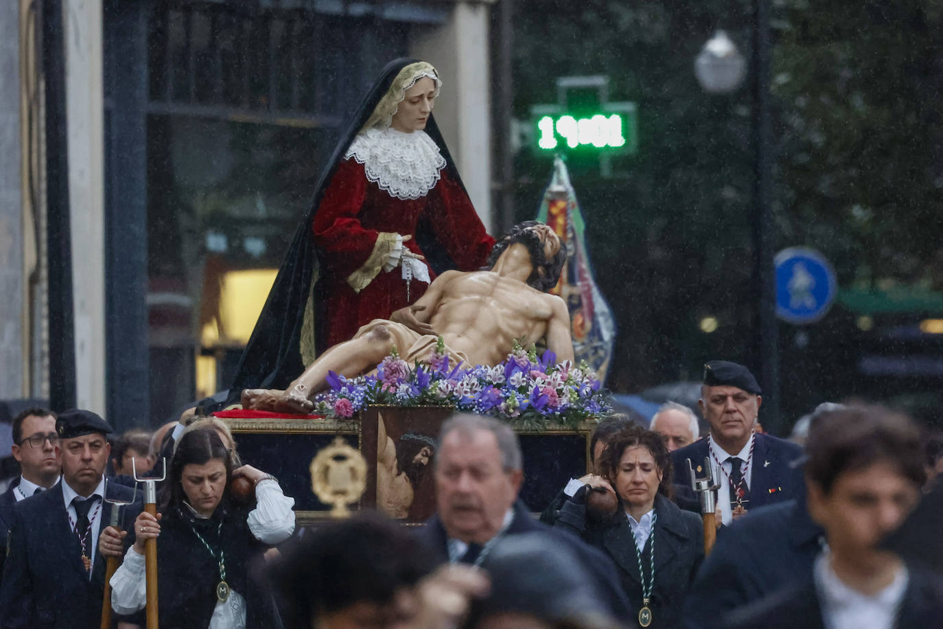 El traslado de la imagen de La Piedad anticipa las procesiones