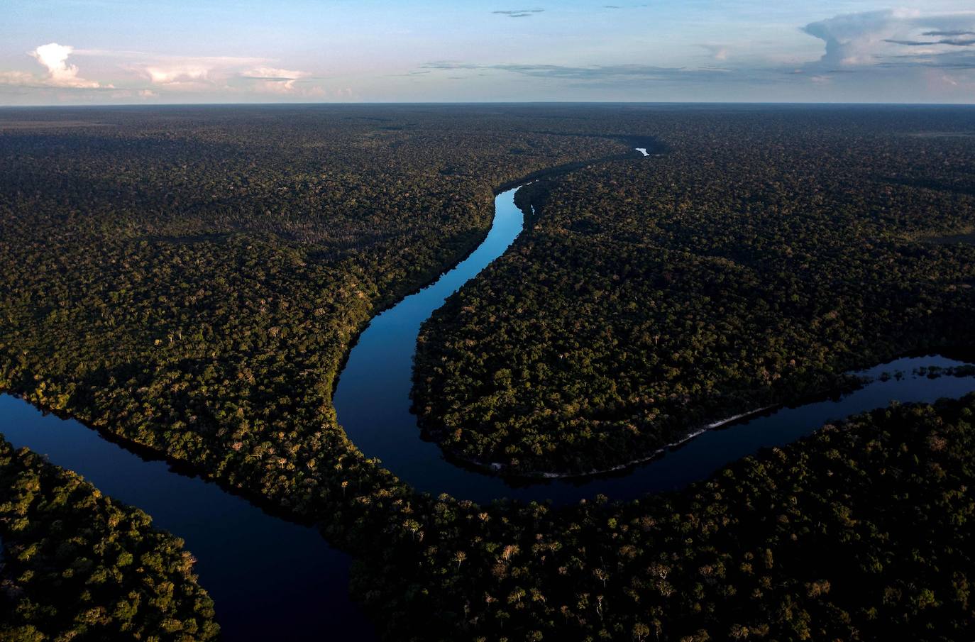 Vista del río Manicore, en lo profundo de la selva amazónica, estado de Amazonas, Brasil, el 7 de junio de 2022. Ese verano la selva amazónica sufrió la peor oleada de incendios de su historia.