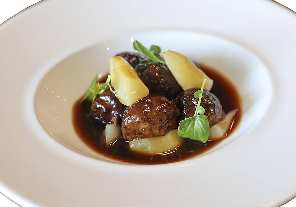 Albóndigas de ciervo con pera