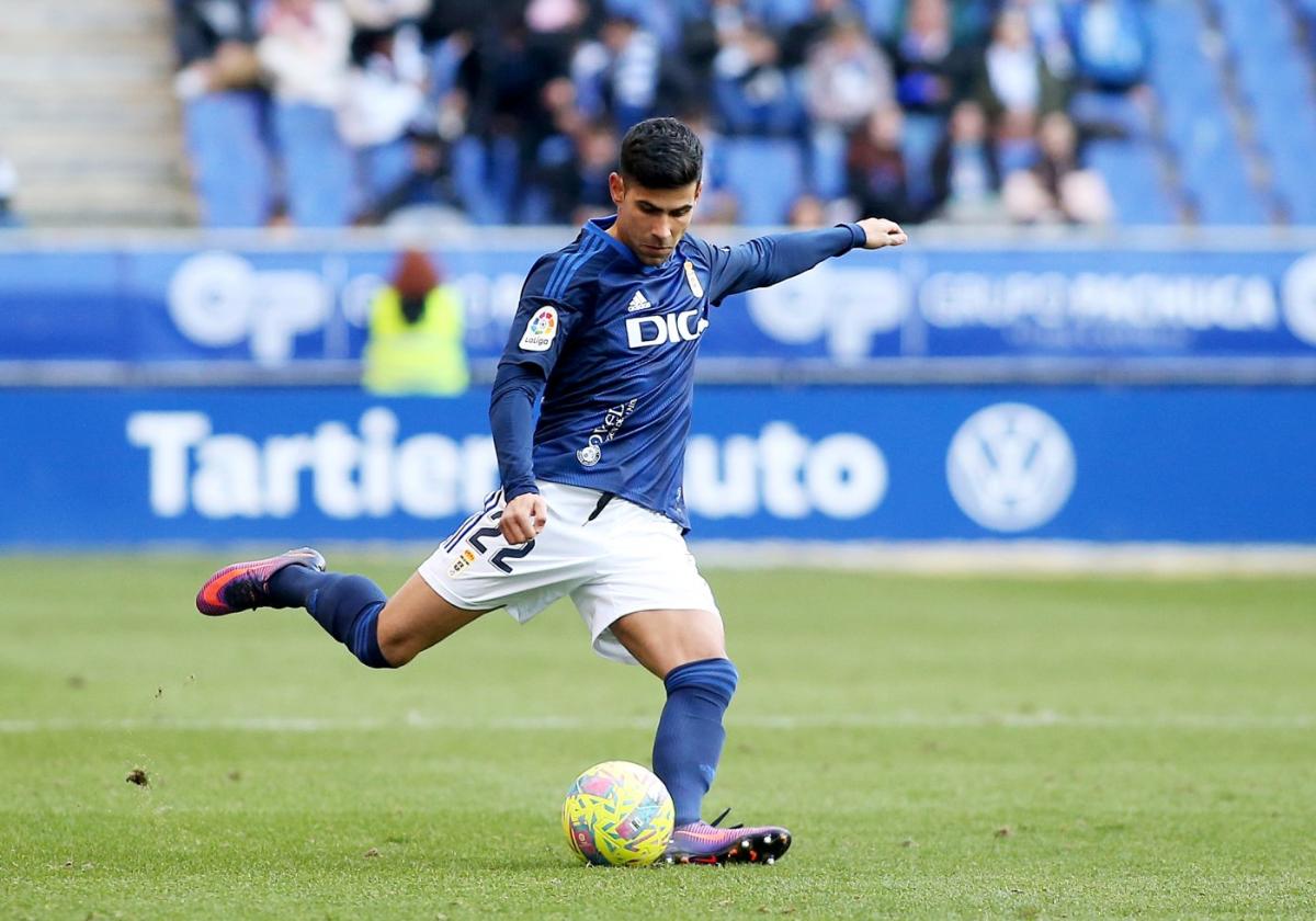 Juanfran, durante un partido en el Carlos Tartiere.