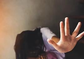 Marian Moreno y la directora general de Igualdad, Nuria Varela, ayer, en Oviedo, durante la presentación del congreso.