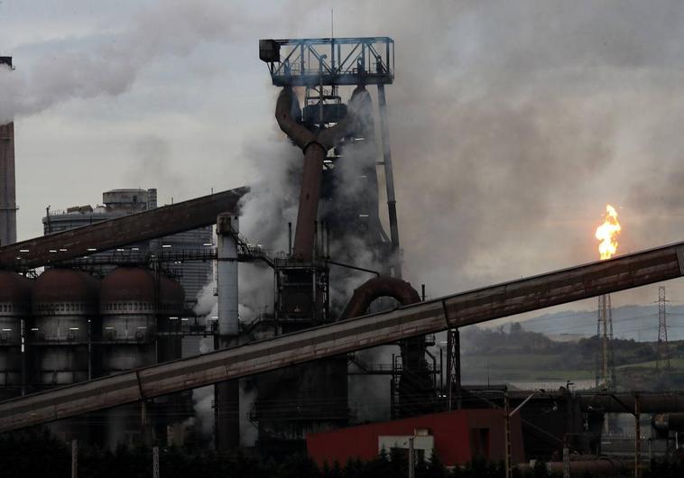 Incendio en el horno alto 'A' de la planta gijonesa de Arcelor.