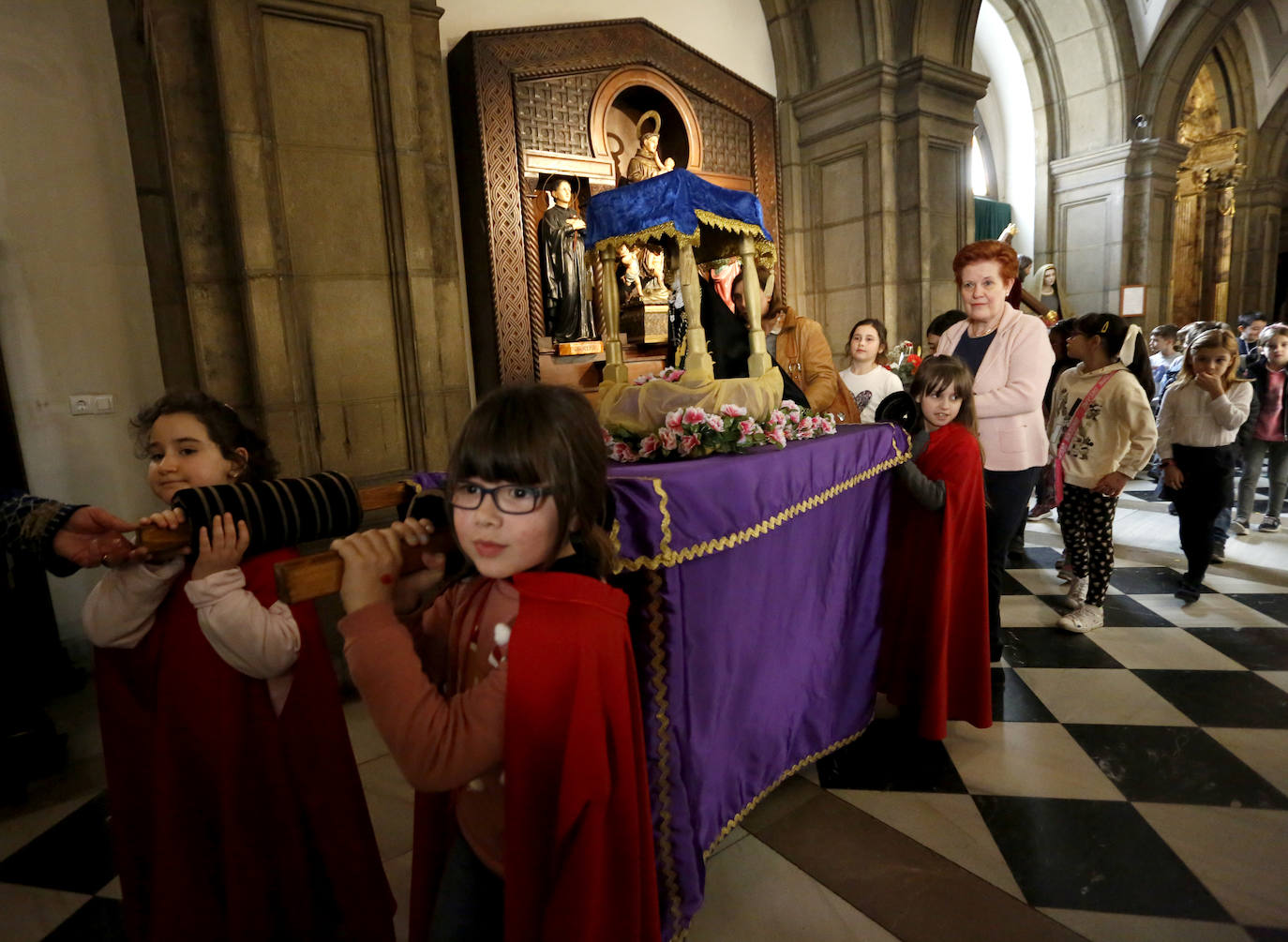 Procesión infantil en la iglesia de San José