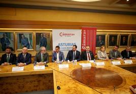 Acto de presentación de la fábrica de paneles fotovoltaicos en la Cámara de Comercio de Oviedo.