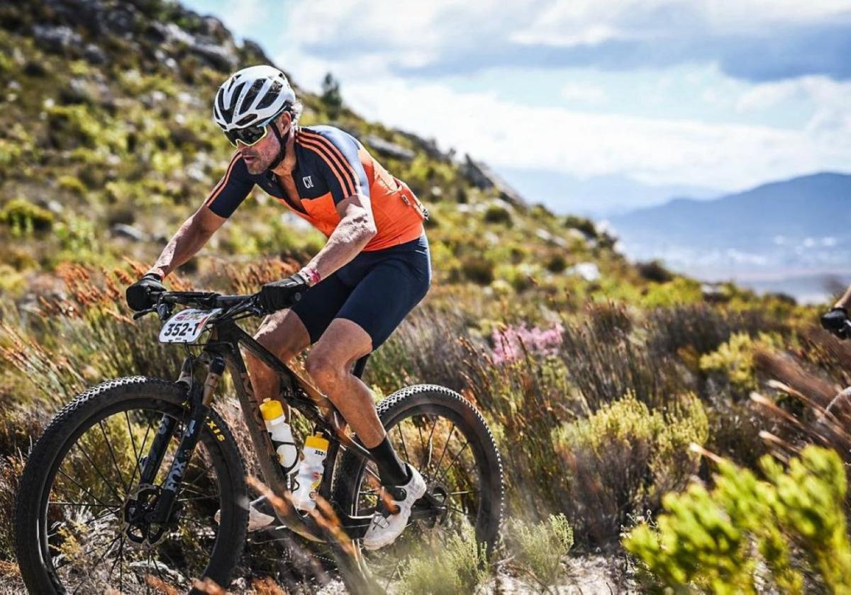 Luis Enrique, en plena competición de la Absa Cape Epic, la prueba de mountain bike más dura del mundo.