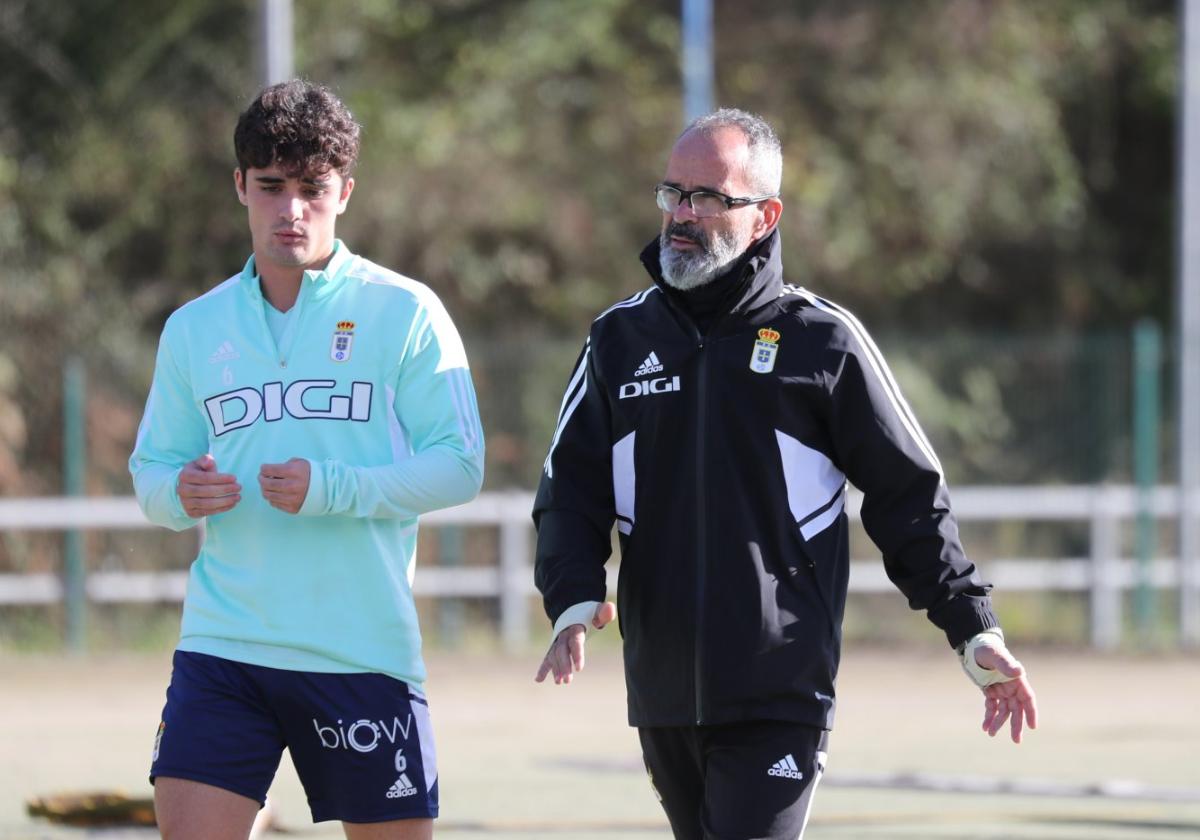 Javi Mier y Álvaro Cervera conversan en El Requexón.