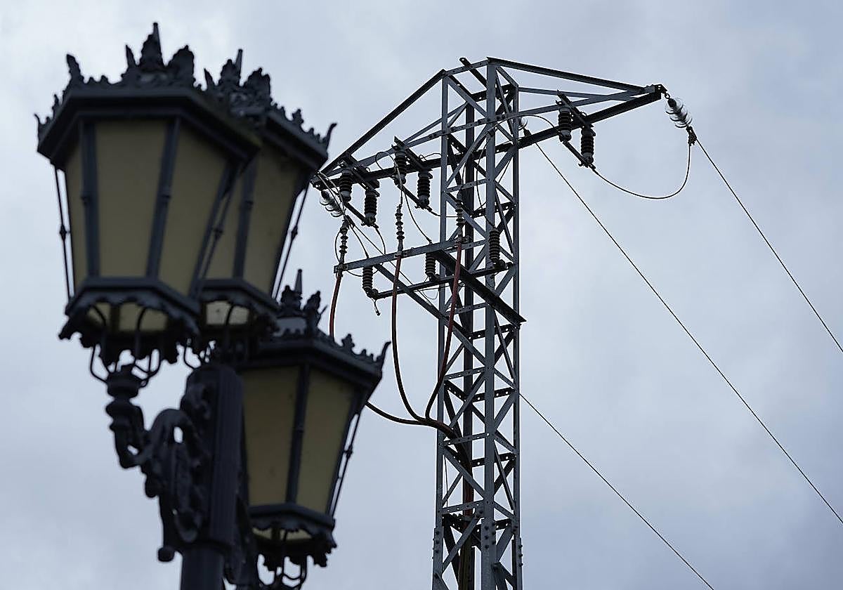 El precio de la luz llega este viernes a su nivel más bajo desde enero