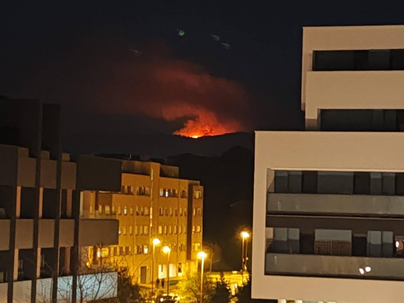 Incendio visto desde Nuevo Roces.