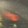 El fuego se acerca a Gijón con un incendio en la Peña de los Cuatro Jueces