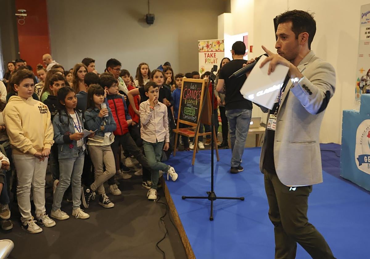 El CEO de Genyus, Pedro Carrillo, se dirige a los participantes en la jornada en el recinto ferial.