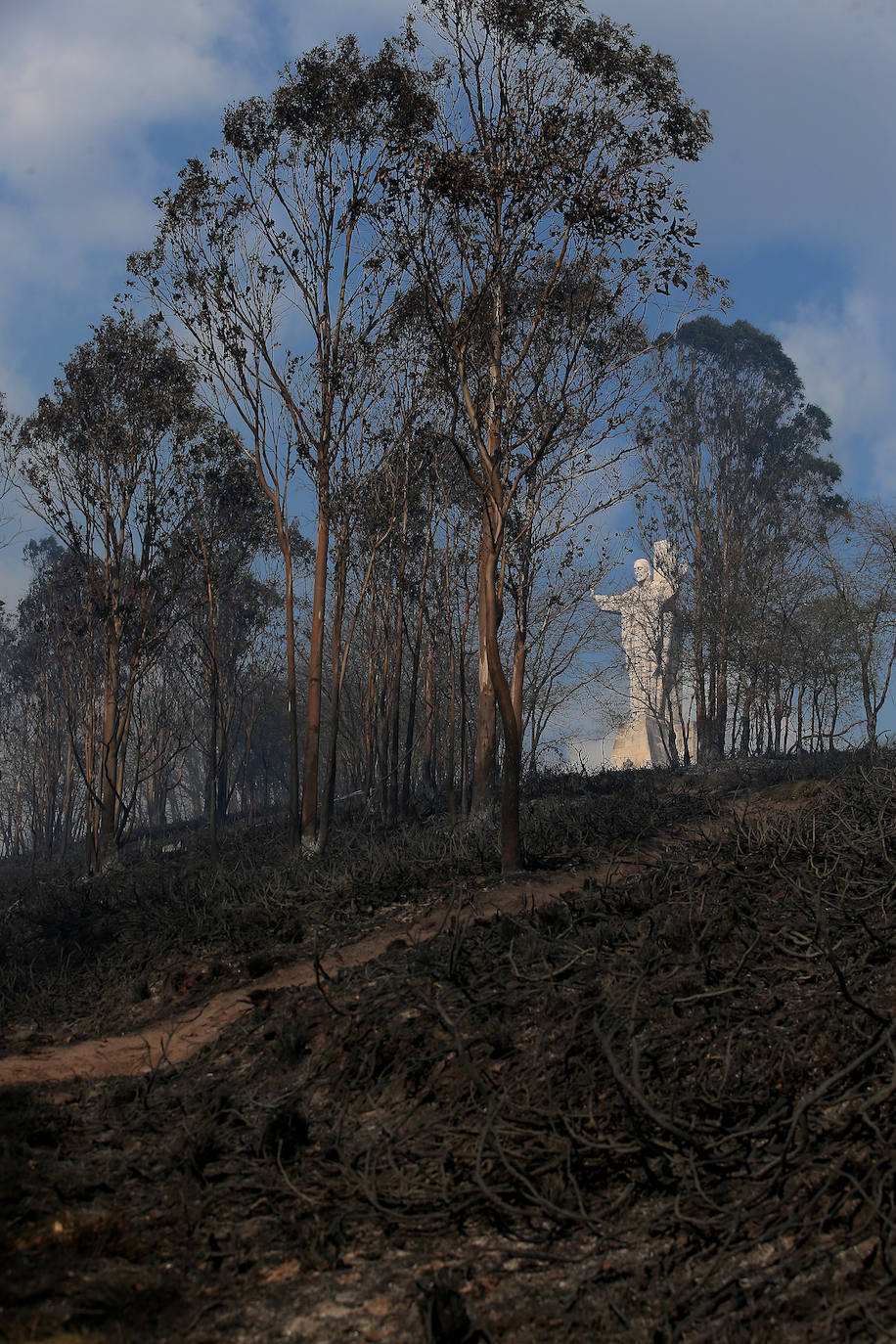 El fuego devasta Asturias