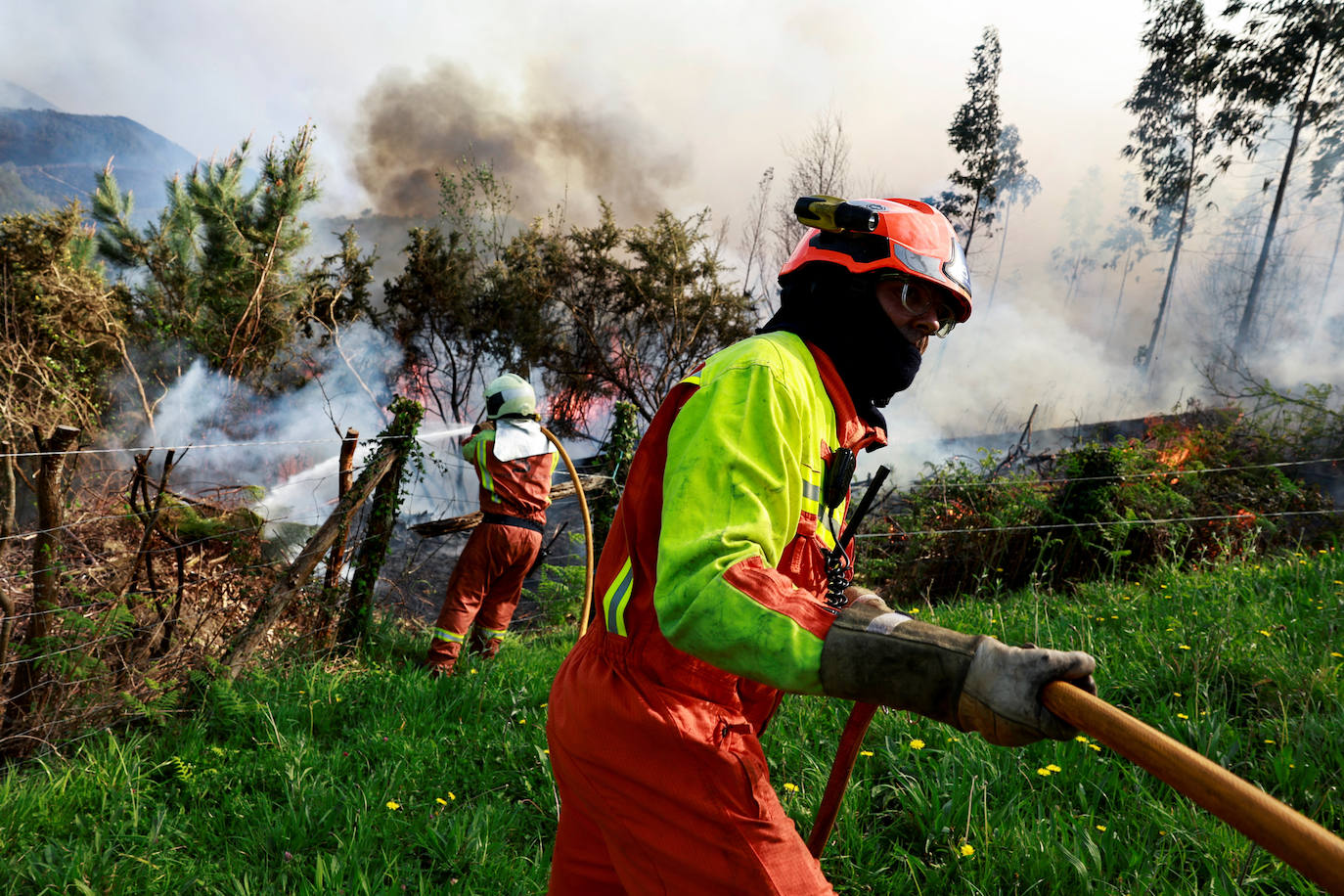 El fuego devasta Asturias