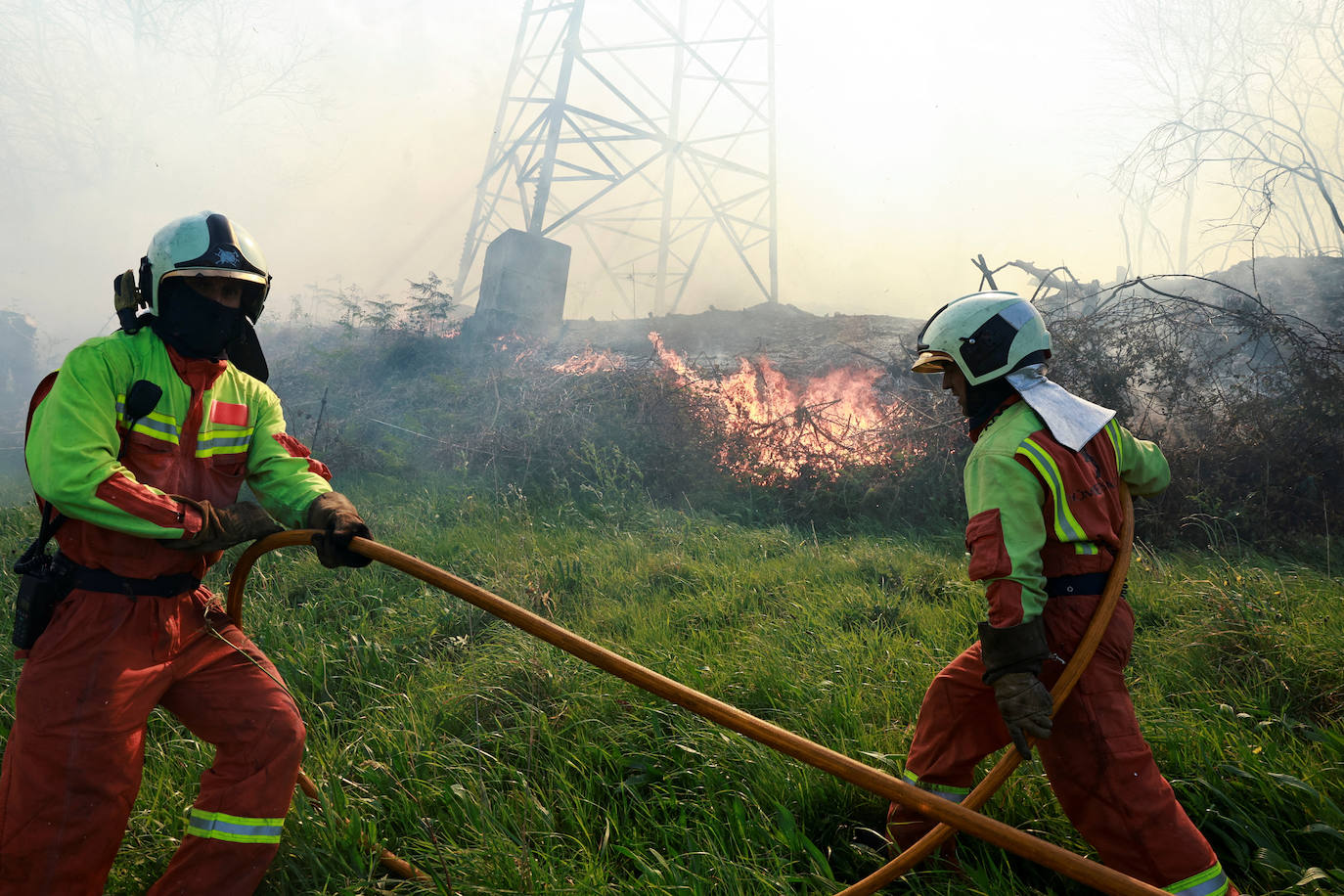 El fuego devasta Asturias