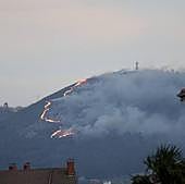 El fuego en Naranco amenaza viviendas y al valioso patrimonio asturiano