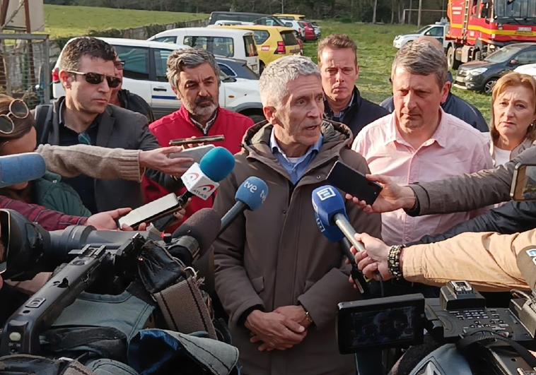 Marlaska visita el Puesto de Mando Avanzado en Navelgas.