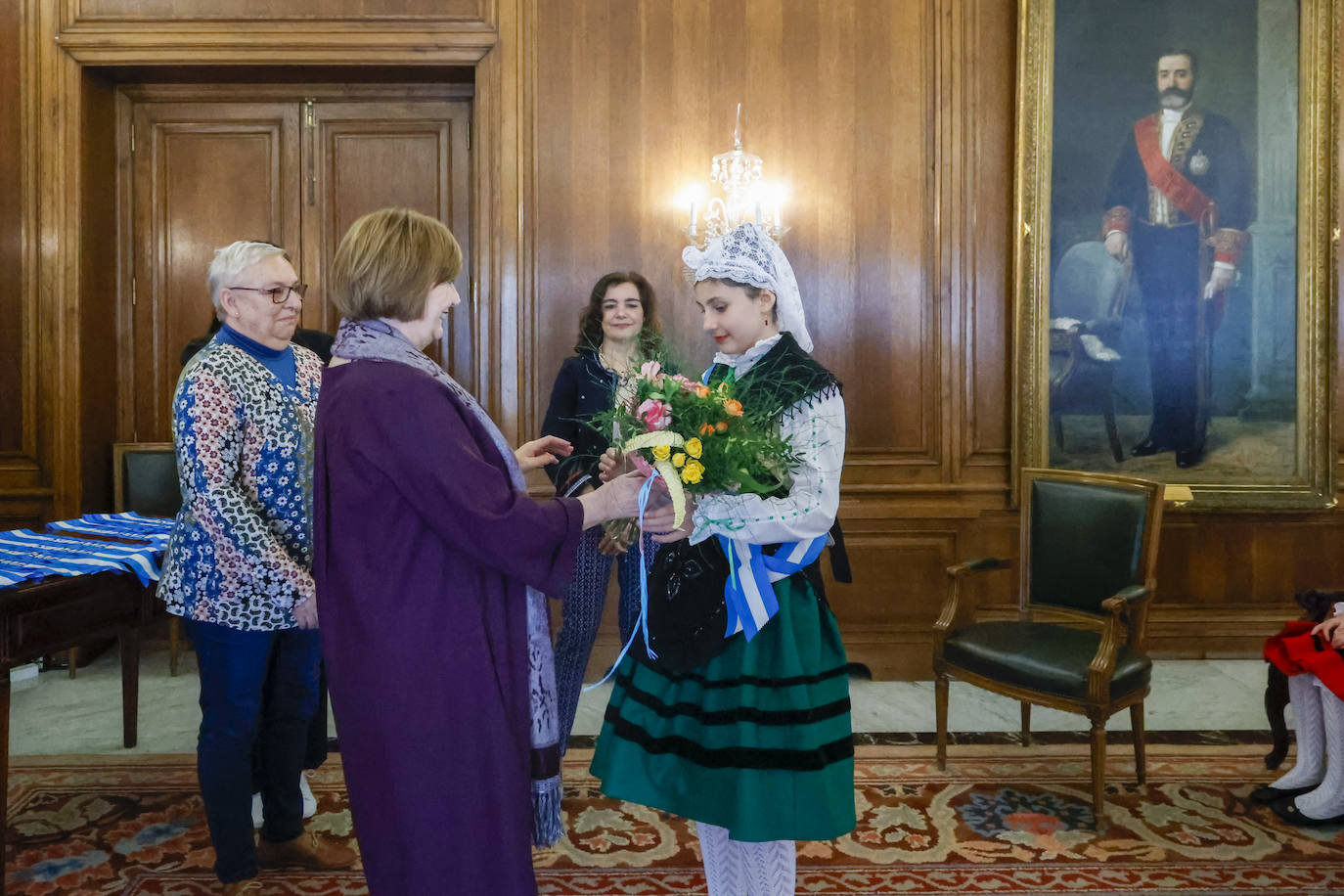 Imposición de bandas a la Xana, Xanina y damas