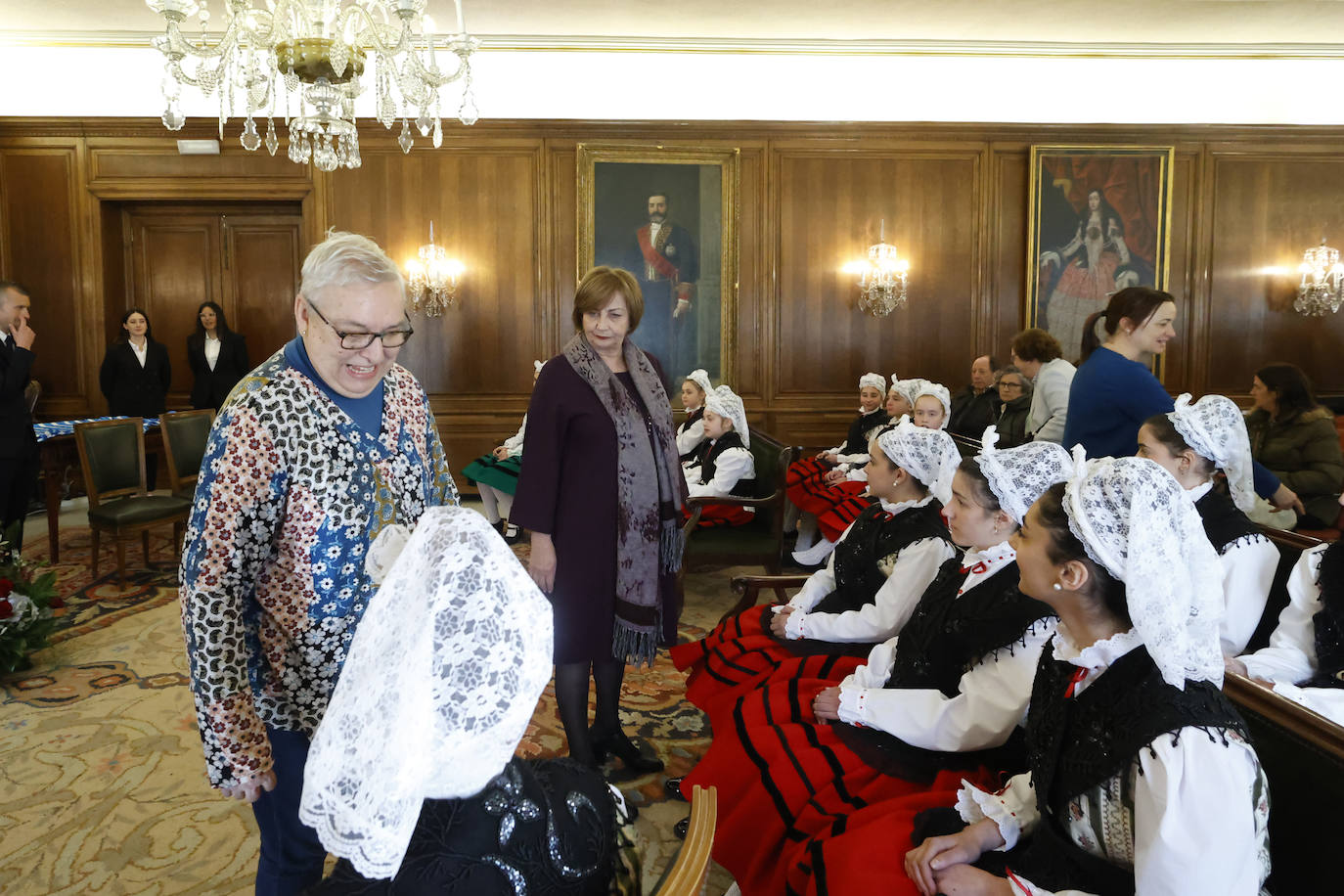 Imposición de bandas a la Xana, Xanina y damas