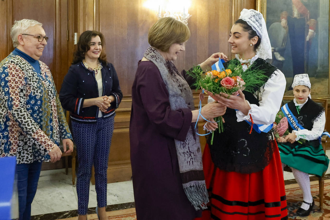 Imposición de bandas a la Xana, Xanina y damas