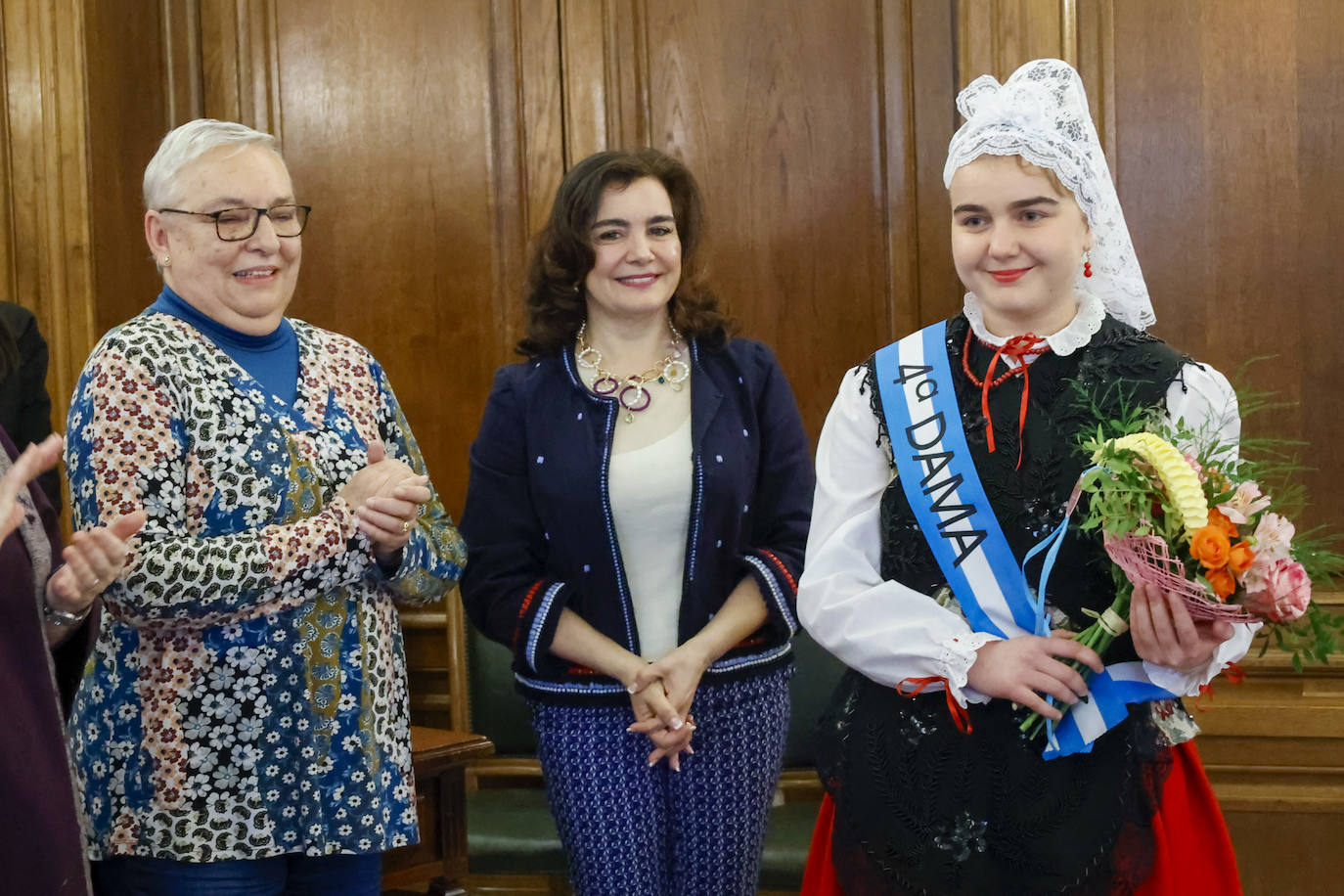 Imposición de bandas a la Xana, Xanina y damas