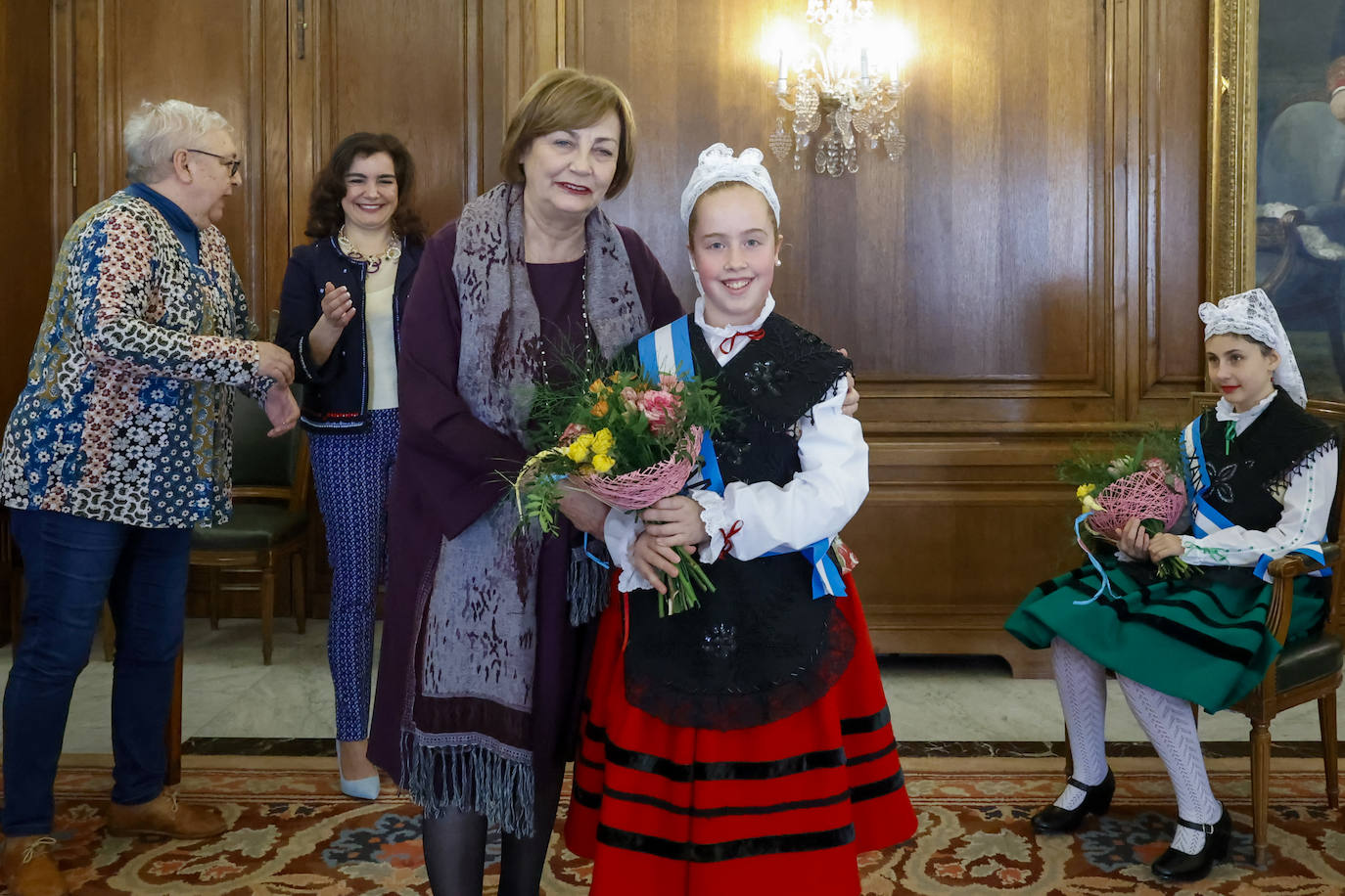 Imposición de bandas a la Xana, Xanina y damas