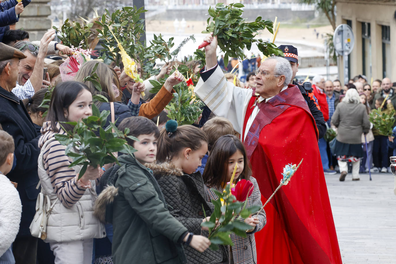 Multitudinario Domingo de Ramos en Gijón