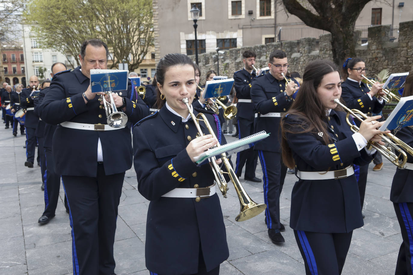 Multitudinario Domingo de Ramos en Gijón