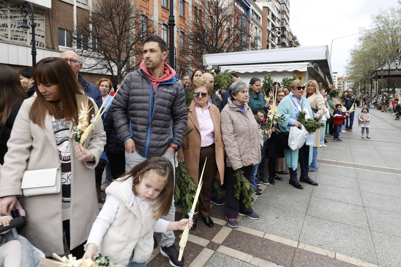 Multitudinario Domingo de Ramos en Gijón