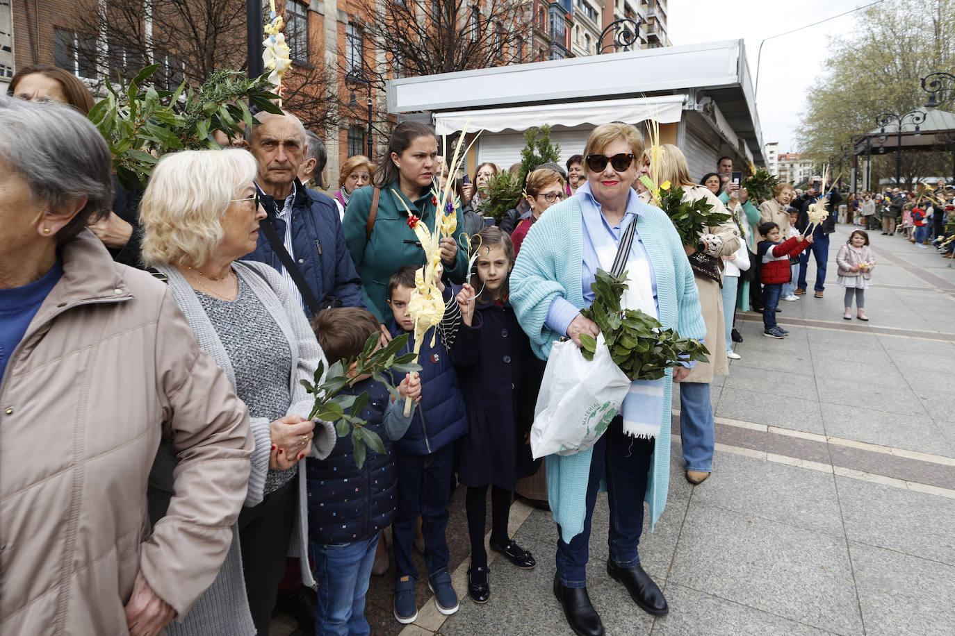 Multitudinario Domingo de Ramos en Gijón
